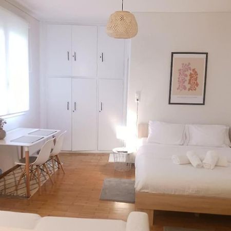 Beautiful Downtown Studio! Янина Экстерьер фото