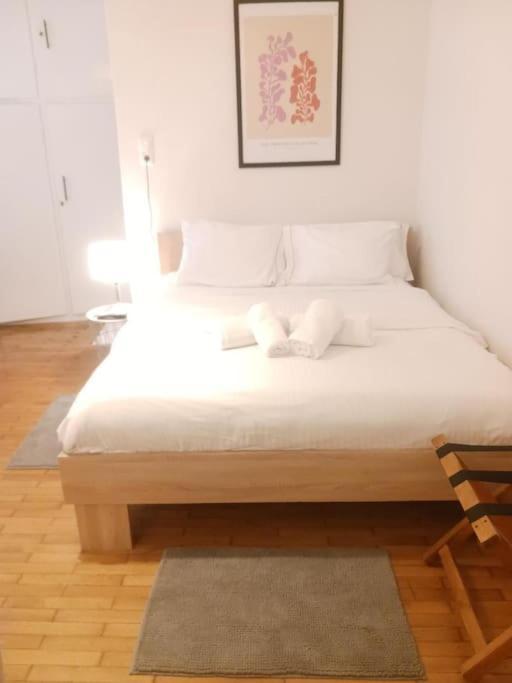 Beautiful Downtown Studio! Янина Экстерьер фото